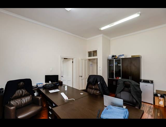 350M² BUILDING FOR SALE IN ESSENWOOD